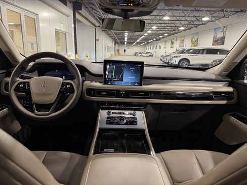 Used 2022 Lincoln Aviator AWD w/ Premium Package image 14