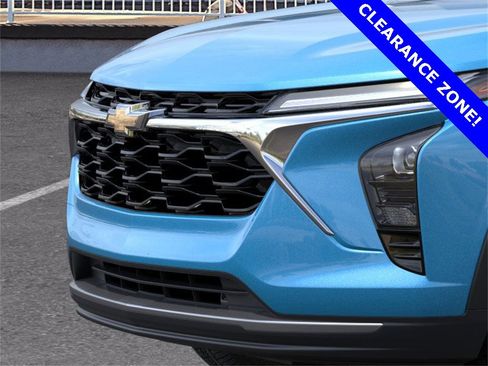 New 2025 Chevrolet Trax LT w/ Driver Confidence Package image 13