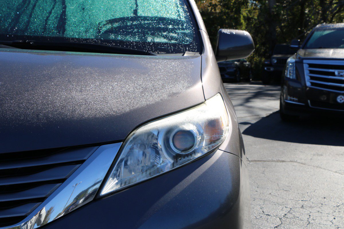 Used 2015 Toyota Sienna XLE w/ XLE Navigation Package FWD image 13