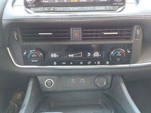 Used 2021 Nissan Rogue S image 11