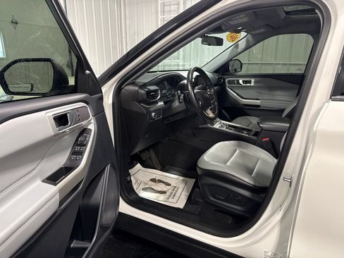 Used 2021 Ford Explorer XLT w/ Equipment Group 202A AWD/4WD image 20