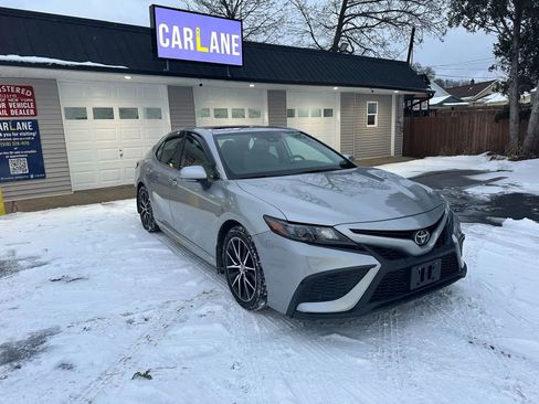 Used 2021 Toyota Camry SE w/ Cold Weather Package image 8