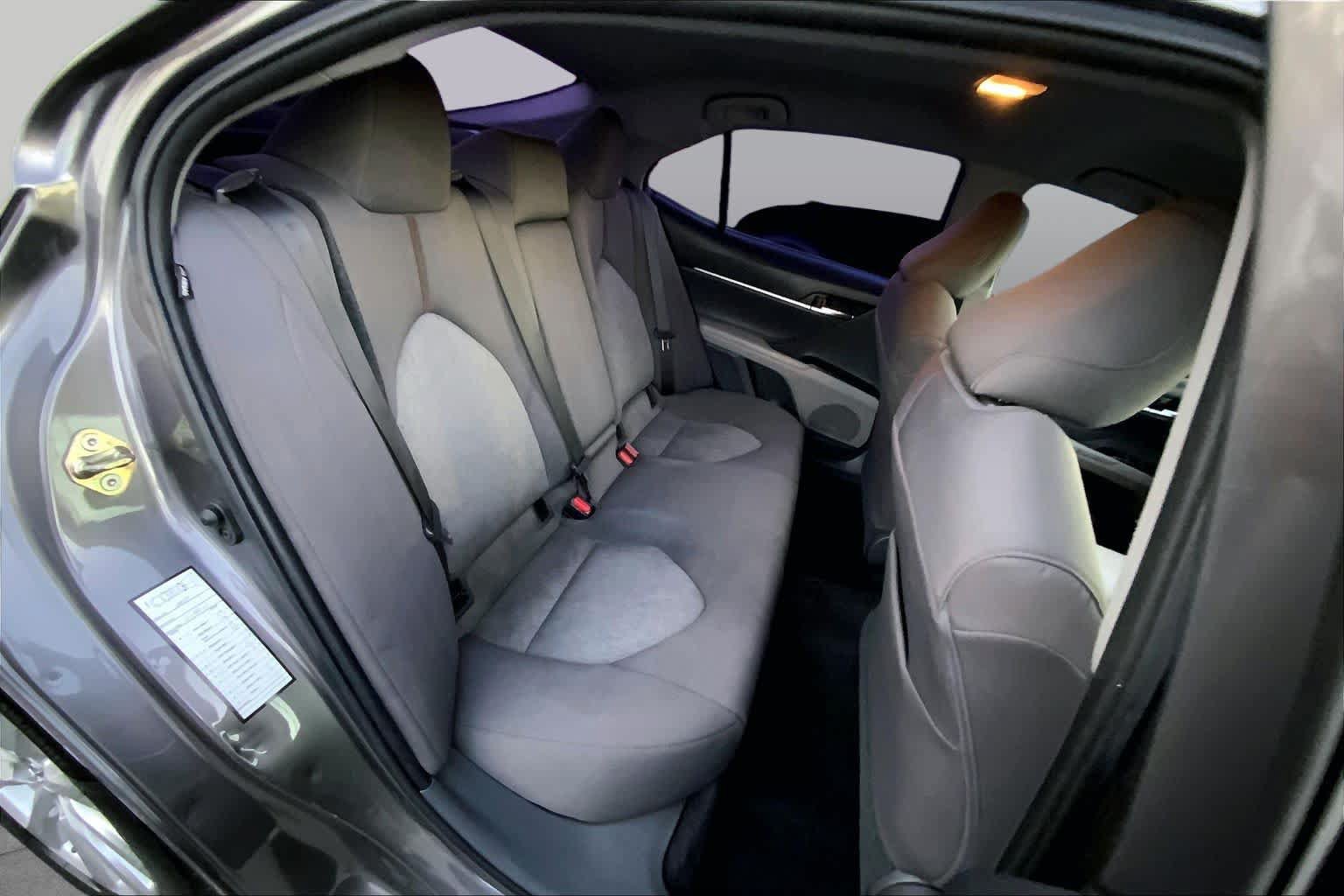 Used 2020 Toyota Camry LE FWD image 17