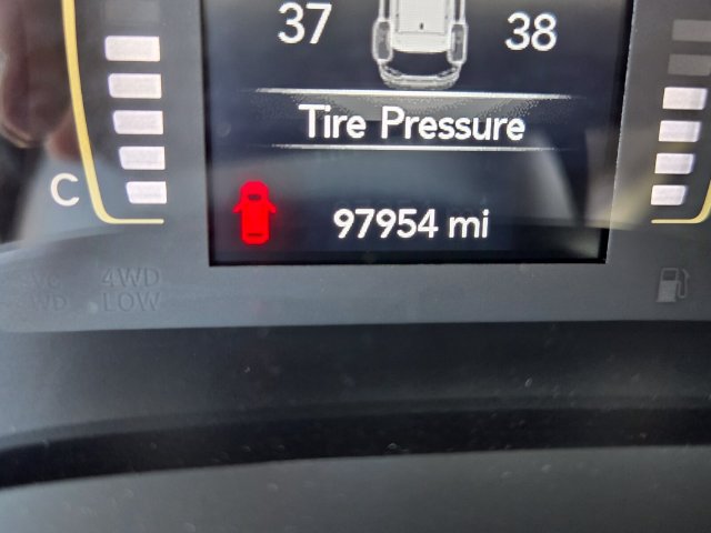 Used 2019 Jeep Cherokee Latitude w/ Popular Appearance Group FWD image 27