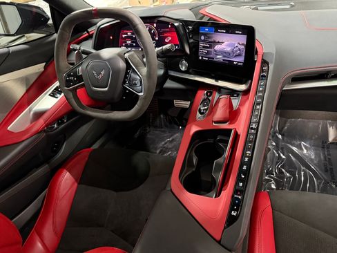 Used 2021 Chevrolet Corvette Stingray Preferred Cpe w/ Z51 Performance Package RWD image 4