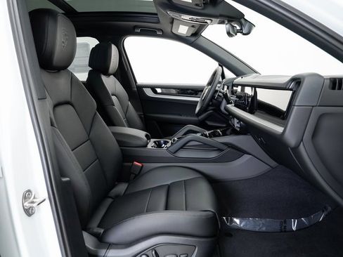 New 2025 Porsche Cayenne image 23