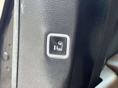 Used 2019 Chrysler Pacifica Limited FWD image 17