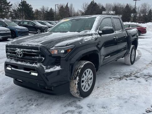 Used 2025 Toyota Tacoma SR5 image 1