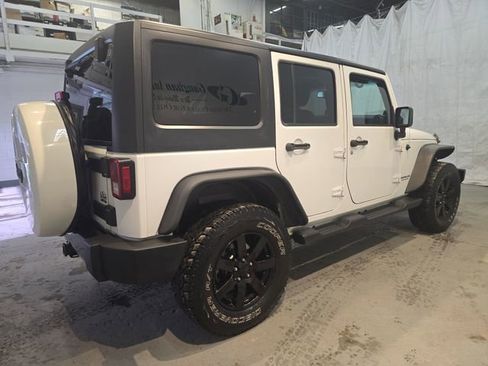 Used 2014 Jeep Wrangler Unlimited Sahara image 6