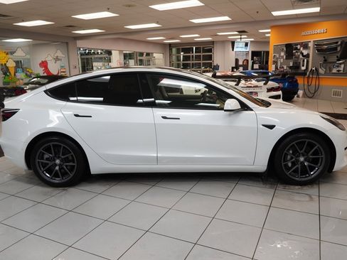 Used 2021 Tesla Model 3 Standard Range Plus image 14