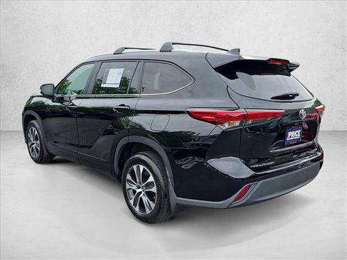 Used 2023 Toyota Highlander XLE AWD/4WD image 7