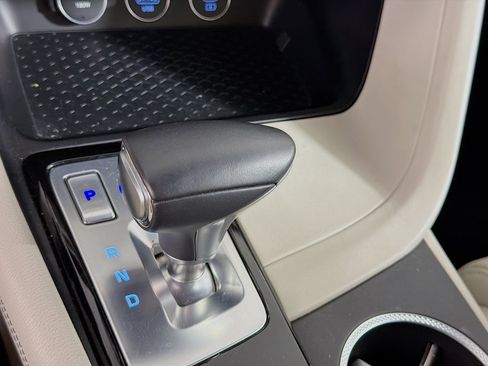 Used 2025 Genesis G70 2.5T RWD image 24