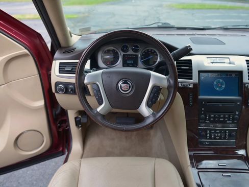 Used 2010 Cadillac Escalade Luxury AWD/4WD image 80
