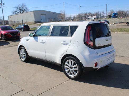 Used 2018 Kia Soul + FWD image 6