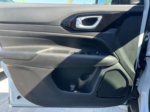 Used 2025 Jeep Compass Latitude w/ Convenience Group image 16