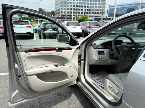 Used 2007 Buick Lucerne CXL w/ Luxury Package FWD image 9