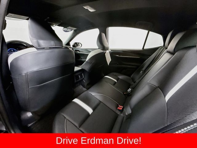 Used 2026 Toyota Camry SE FWD image 10
