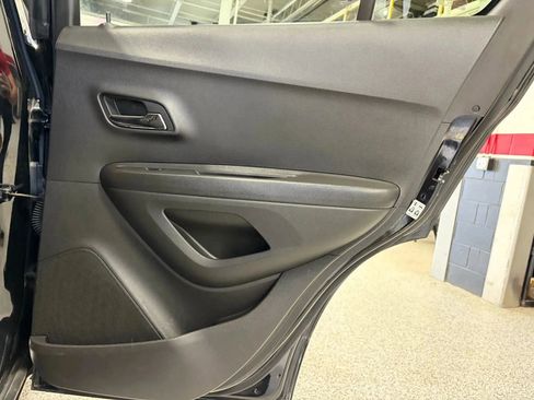 Used 2020 Chevrolet Trax LT w/ LT Convenience Package image 30