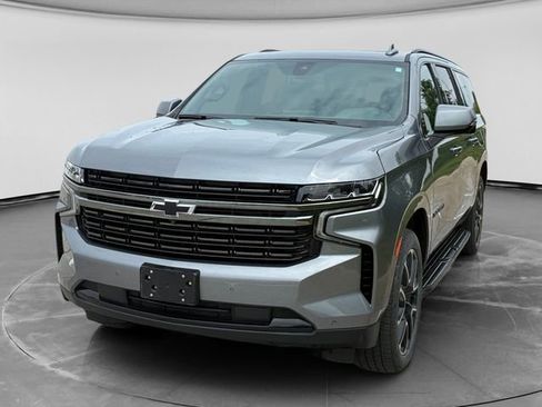 Used 2022 Chevrolet Suburban RST w/ Luxury Package AWD/4WD image 7