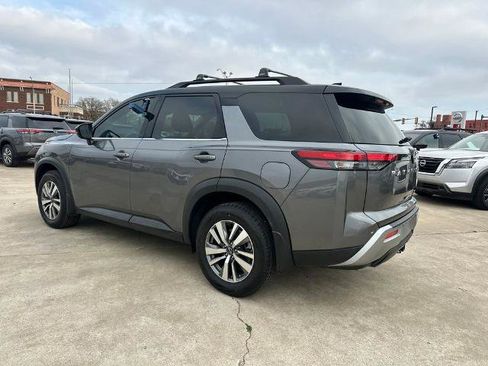 Certified 2023 Nissan Pathfinder SL image 3