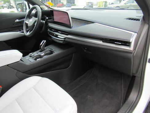 Certified 2025 Cadillac XT4 Sport AWD/4WD image 12