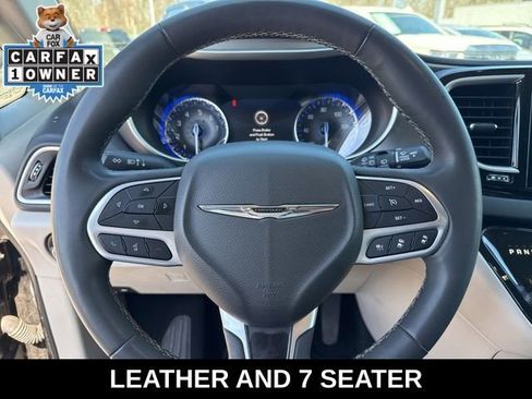 Used 2024 Chrysler Pacifica Touring-L FWD image 5