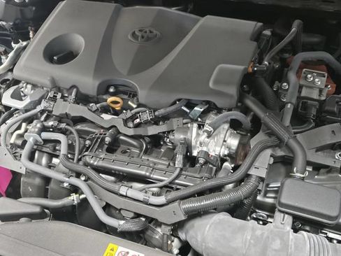 Used 2025 Toyota Camry SE w/ Convenience Package FWD image 9