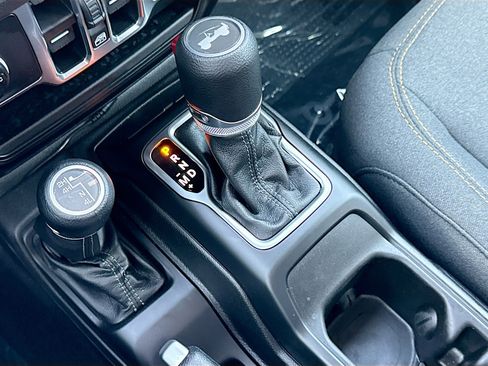 Used 2025 Jeep Wrangler Unlimited Sport AWD/4WD image 26
