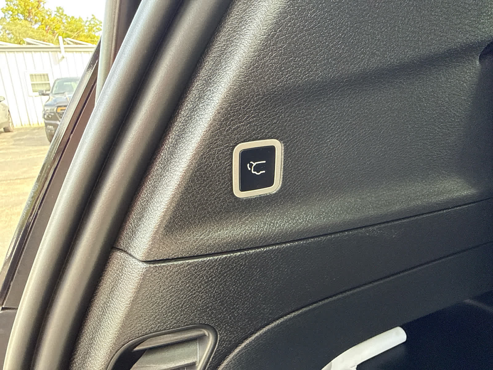 Used 2024 Chrysler Pacifica Touring FWD image 18