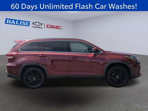 Used 2019 Toyota Highlander SE w/ Carpet Mat Package (TMS) AWD/4WD image 3