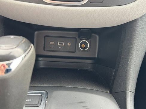 Used 2019 Chevrolet Equinox LS AWD/4WD image 35