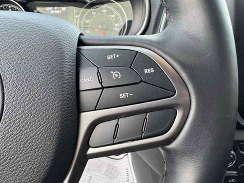 Used 2019 Jeep Cherokee Latitude Plus w/ Cold Weather Group image 15