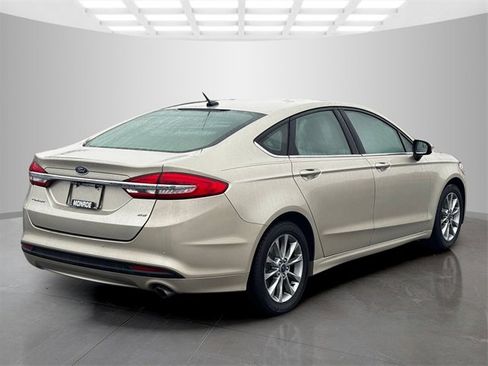 Used 2017 Ford Fusion SE w/ Fusion SE Technology Package image 7