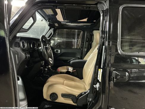 Used 2019 Jeep Wrangler Unlimited Sahara AWD/4WD image 8