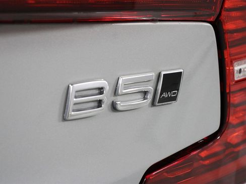 Certified 2024 Volvo S60 B5 Core image 20