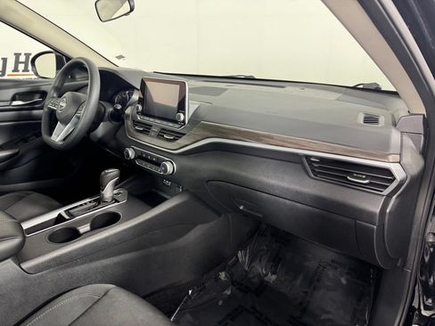 Used 2025 Nissan Altima 2.5 SV FWD image 34