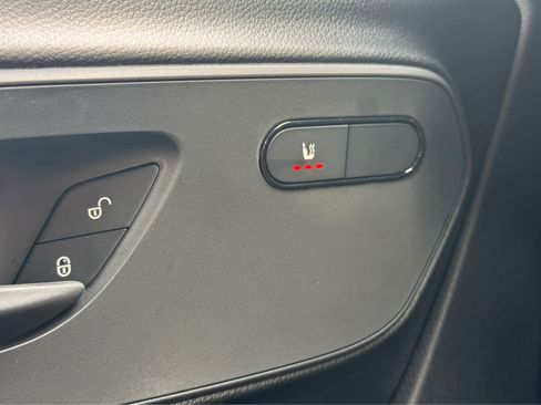 Used 2025 Mercedes-Benz Sprinter 2500 image 18