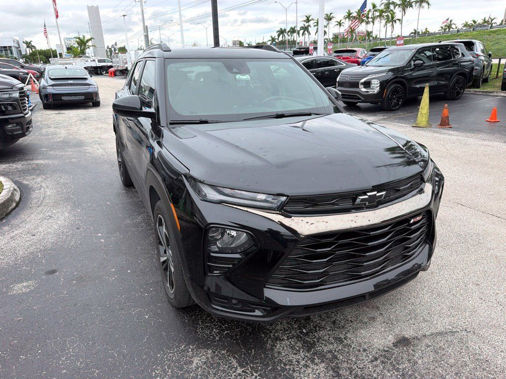 Used 2022 Chevrolet TrailBlazer RS FWD image 2
