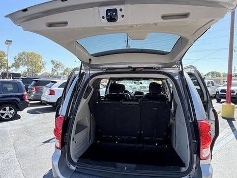 Used 2017 Dodge Grand Caravan SXT image 19