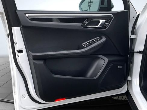 Used 2020 Porsche Macan S image 28