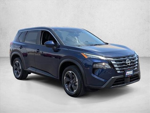 Used 2025 Nissan Rogue SV FWD image 3
