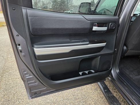 Used 2017 Toyota Tundra SR5 w/ SR5 Upgrade Package RWD image 9