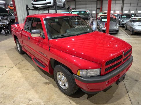Used 1997 Dodge Ram 1500 Truck 2WD Club Cab image 13