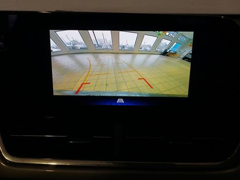 Certified 2025 Chevrolet Trax LT image 17