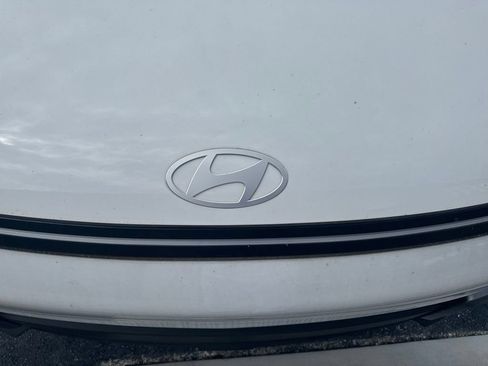 Used 2025 Hyundai Kona SEL FWD image 3