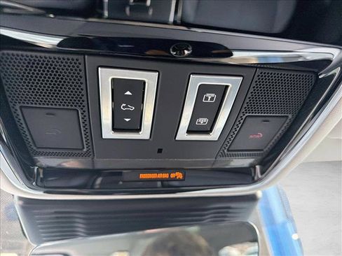 Used 2025 Land Rover Range Rover Velar Dynamic SE AWD/4WD image 16