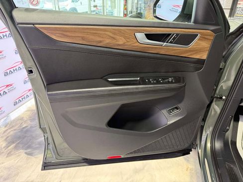 Used 2025 Volkswagen Atlas SE image 29