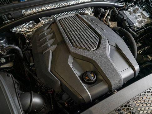 New 2026 Porsche Macan image 38