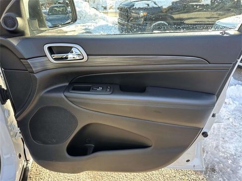 Certified 2019 Jeep Grand Cherokee Laredo image 27