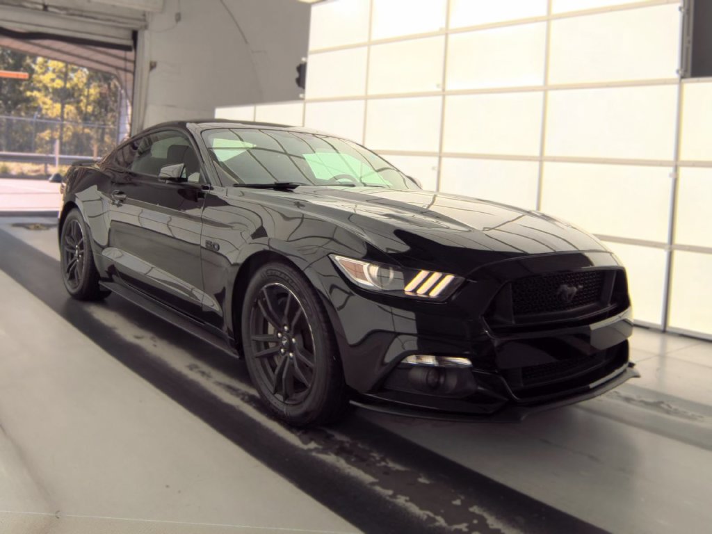 Used 2017 Ford Mustang GT RWD image 1